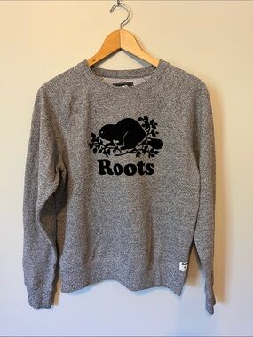 Roots salt and pepper pullover size medium